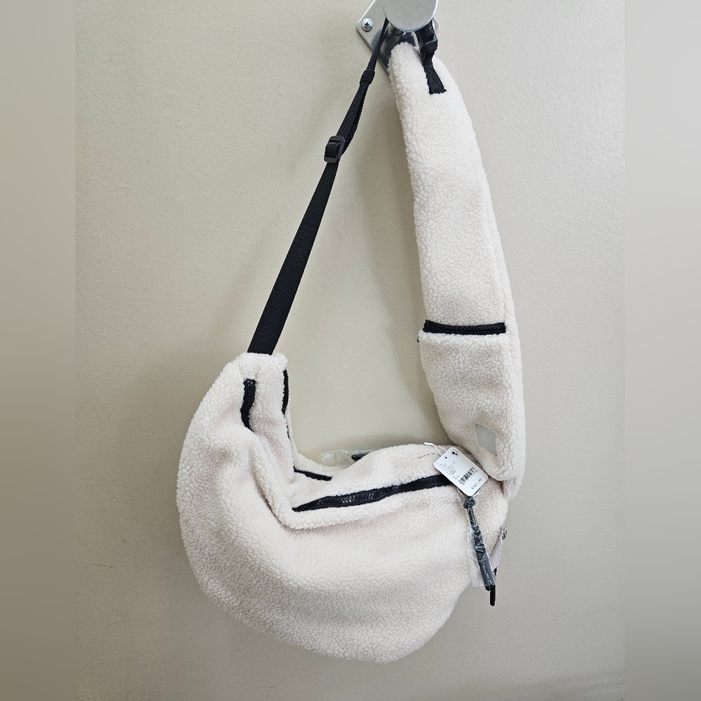 NWT FP Movement Overachiever Sherpa Sling Bag Cream - Picture 2 of 8